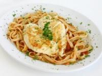 Piept de pui cu rosii si tagliatelle Piept de pui cu rosii si tagliatelle
